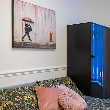 Cozy Rooms In Shared Accommodation Near Anfield Stadium With Parking And Wifi Liverpool Kültér fotó