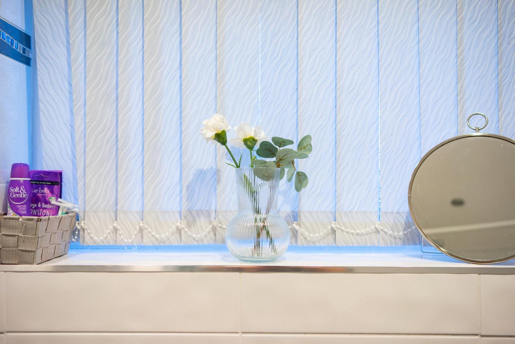 Cozy Rooms In Shared Accommodation Near Anfield Stadium With Parking And Wifi Liverpool Kültér fotó